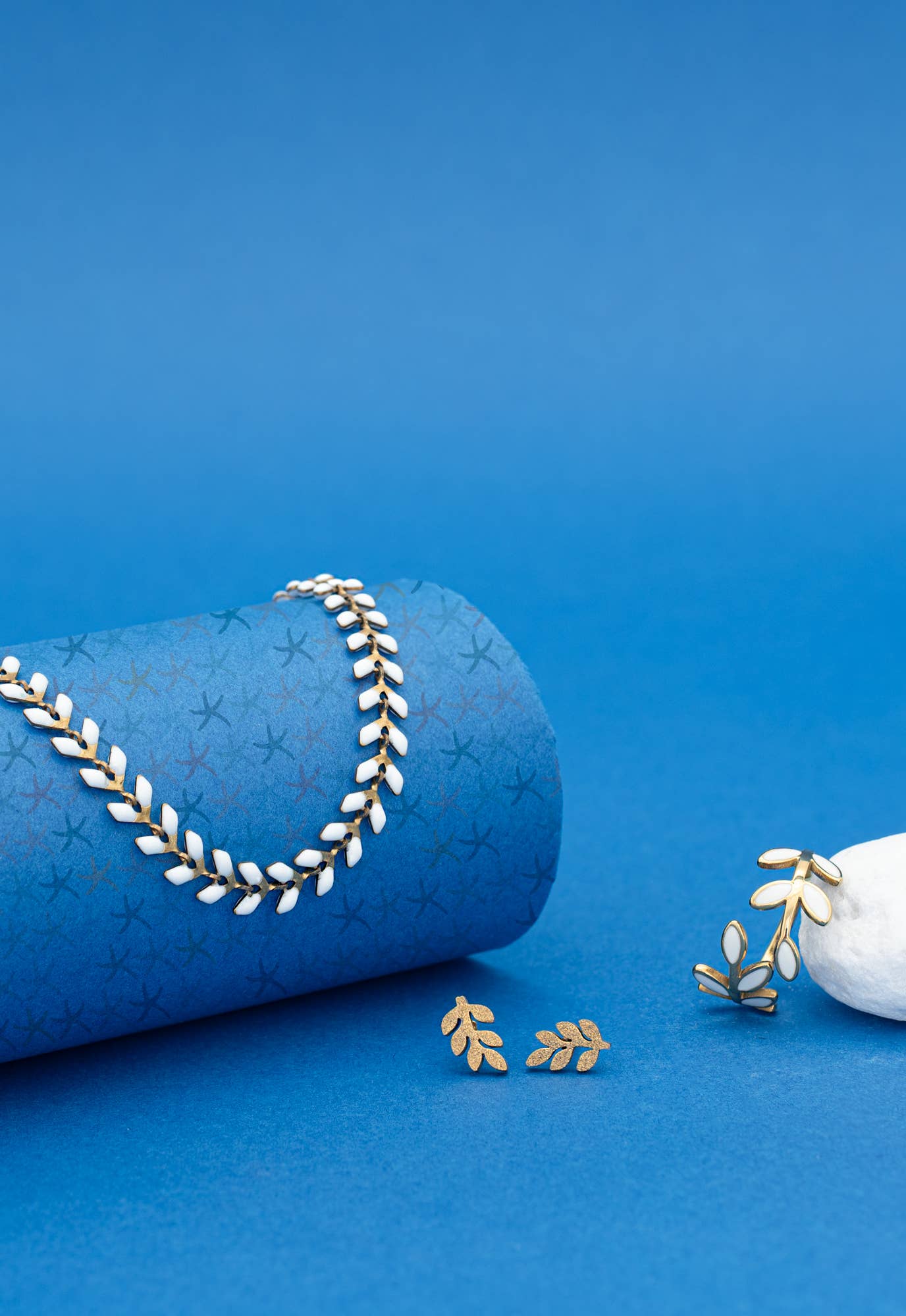 Frosted Rowen Stud Earrings
