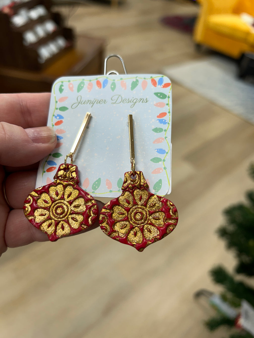 Dangling ornament earrings