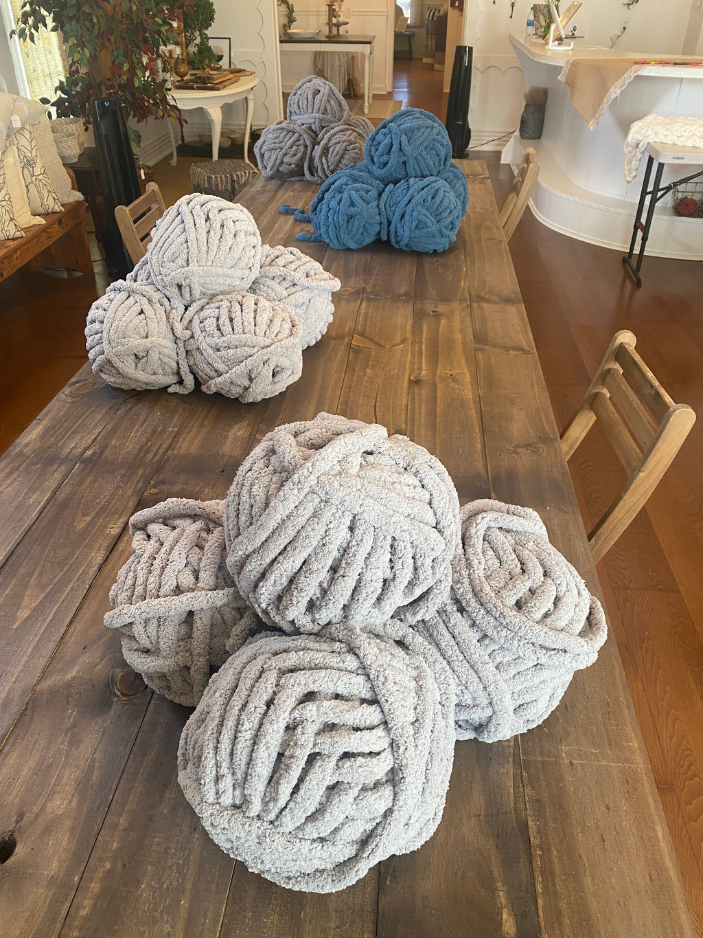 Chunky Handknit blanket class with Yanely Allen - Multiple dates