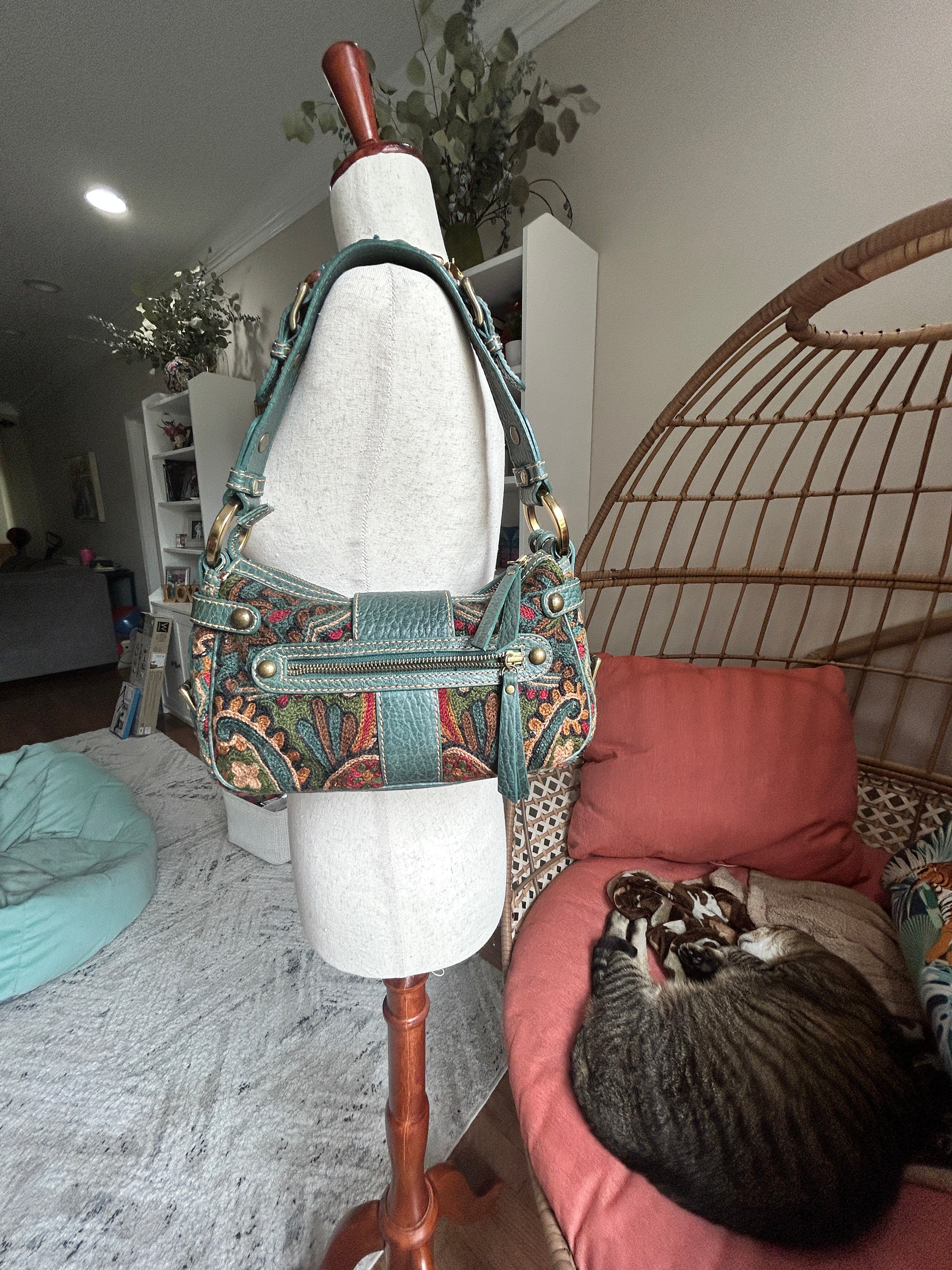 Isabella Fiore Cut‑A‑Rug Tapestry & Leather Shoulder Bag – Pristine Y2K Boho Luxe (Pre-owned)