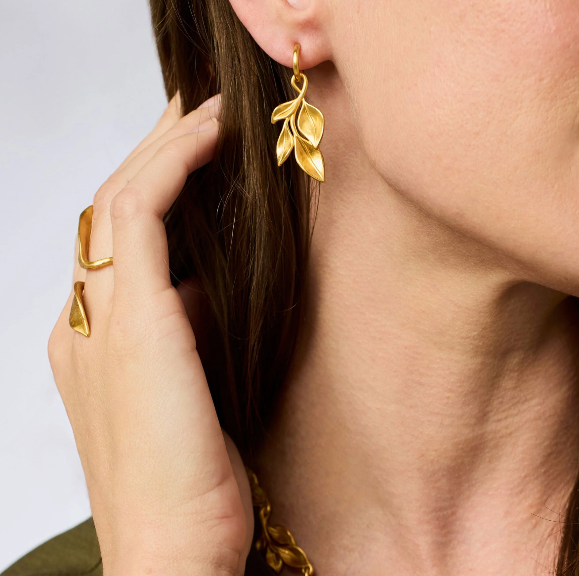 Willow Hoop & Charm Earring| Julie Vos| Gold