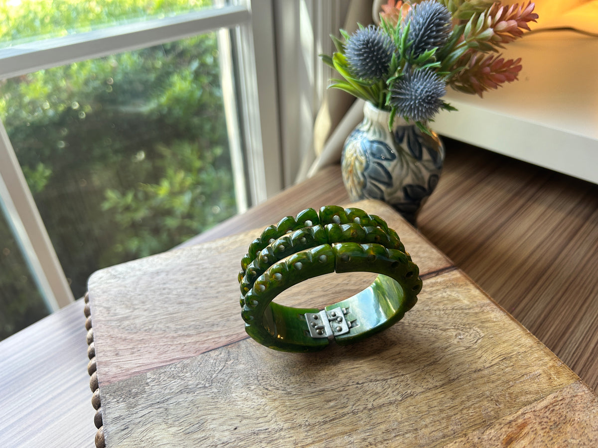 Green and brass bracelet