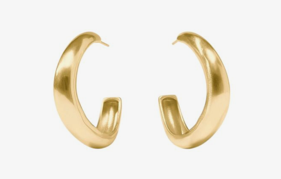 Pair of smooth gold earrings in a hoop shape, size medium.