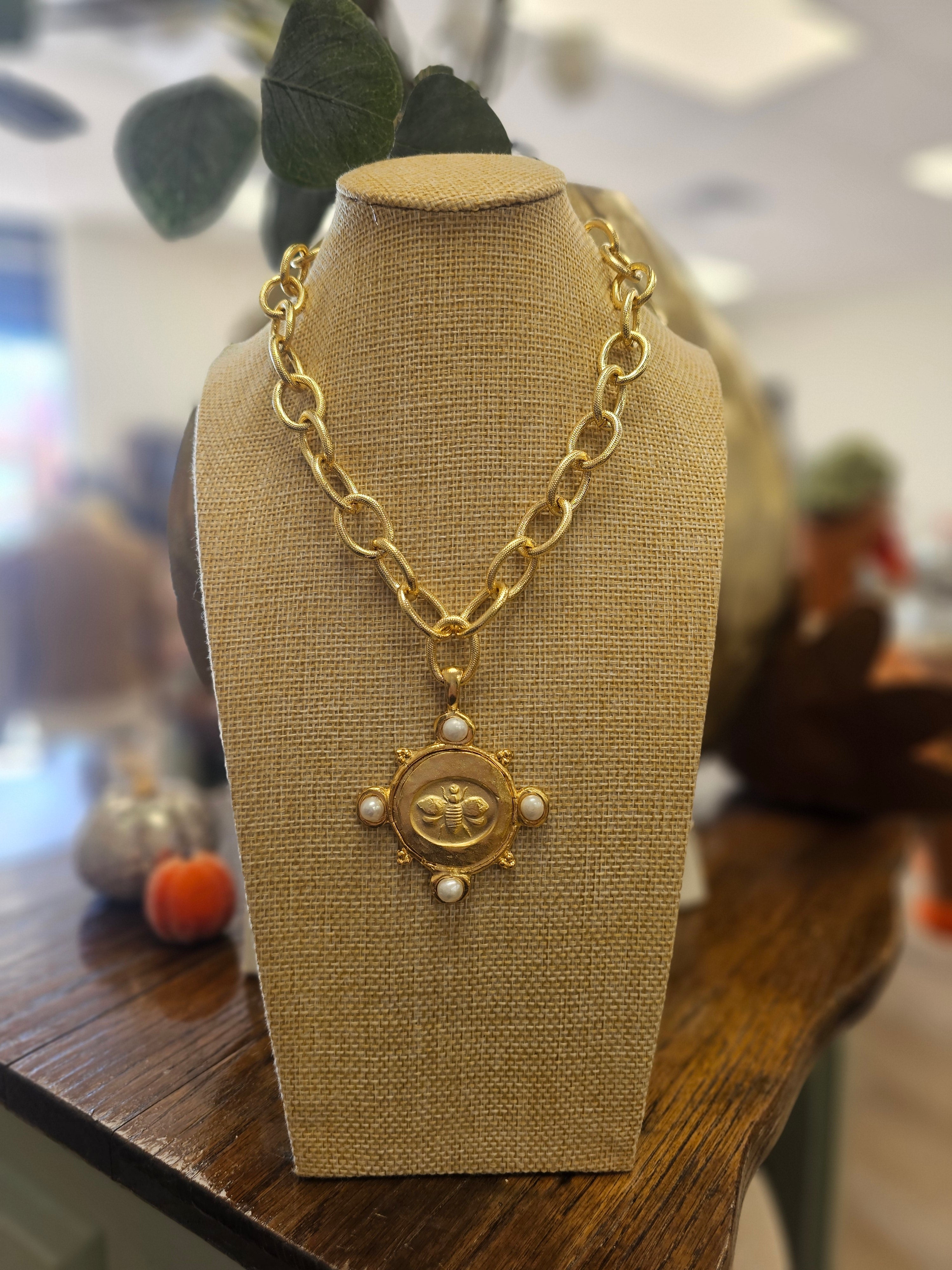 Elegant Pendant Bee Necklace