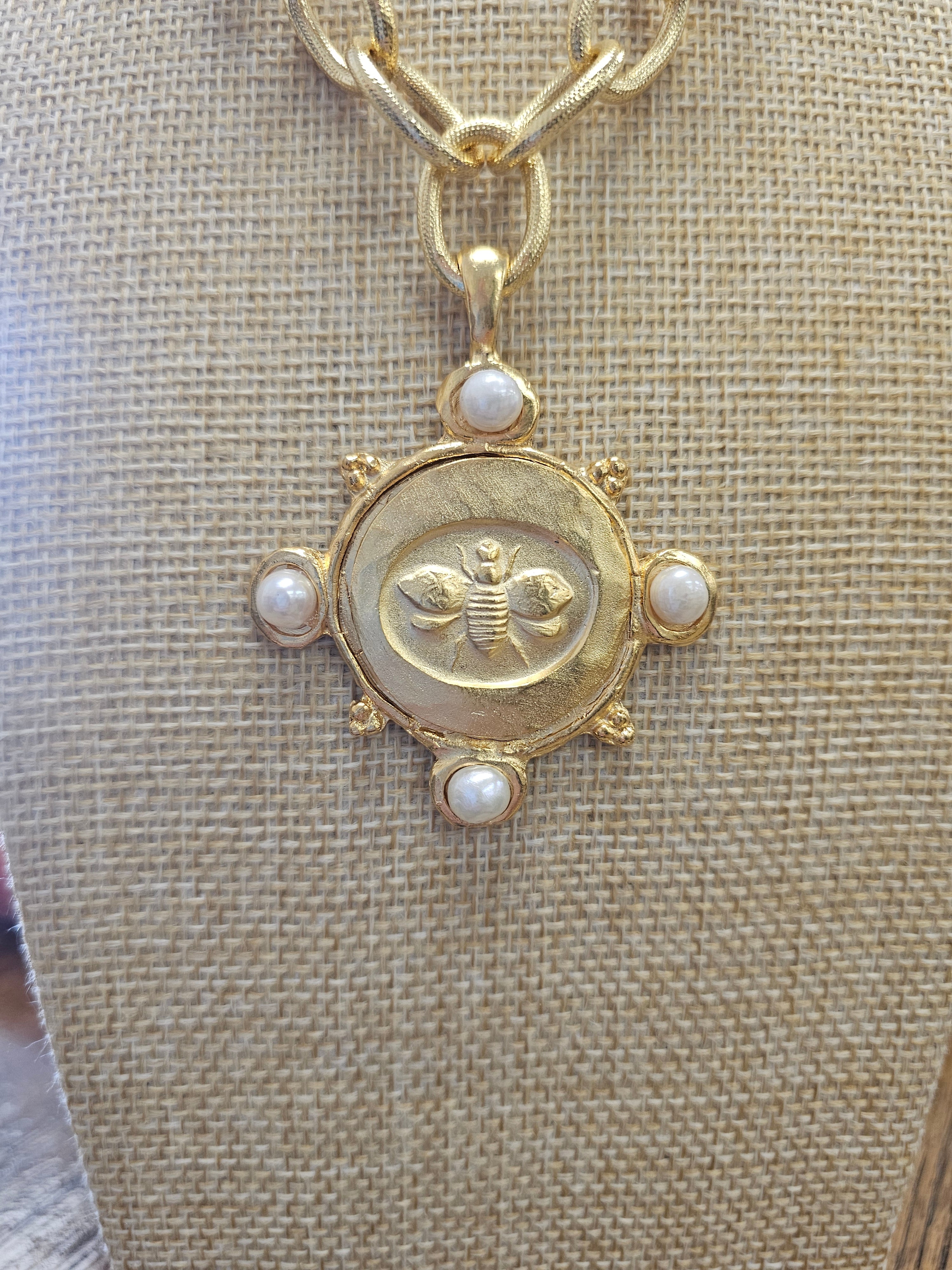 Elegant Pendant Bee Necklace